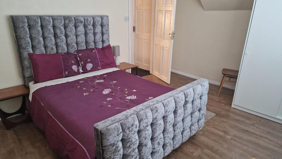Beachside Family Home Sleeps 8 with Parking House in Herne Bay