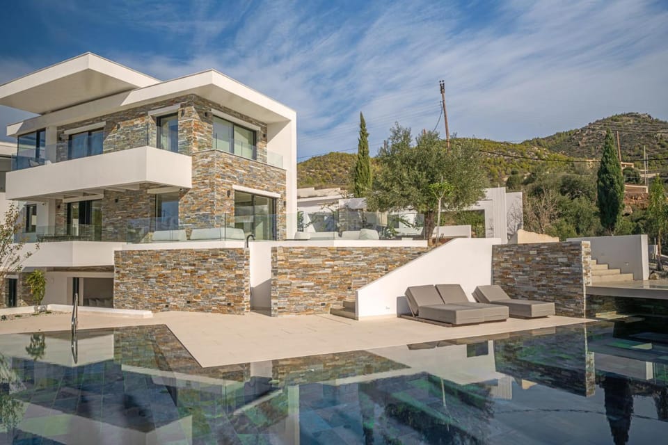 Property building, Day, Pool view, Swimming pool