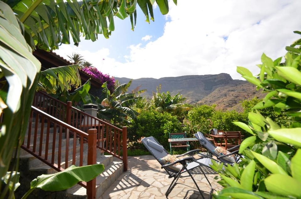 Property building, Off site, Natural landscape, Garden, Balcony/Terrace, Garden view, Mountain view