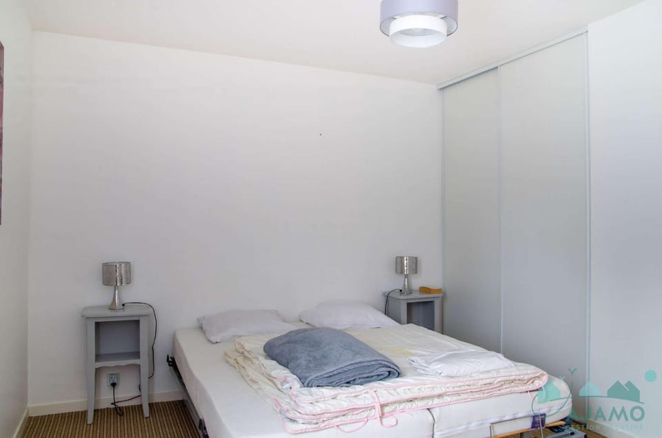 109 - Appartement T3 lumineux à quelques mètres de la plage de Sables-D'or-Les-Pins. Apartment in Brittany