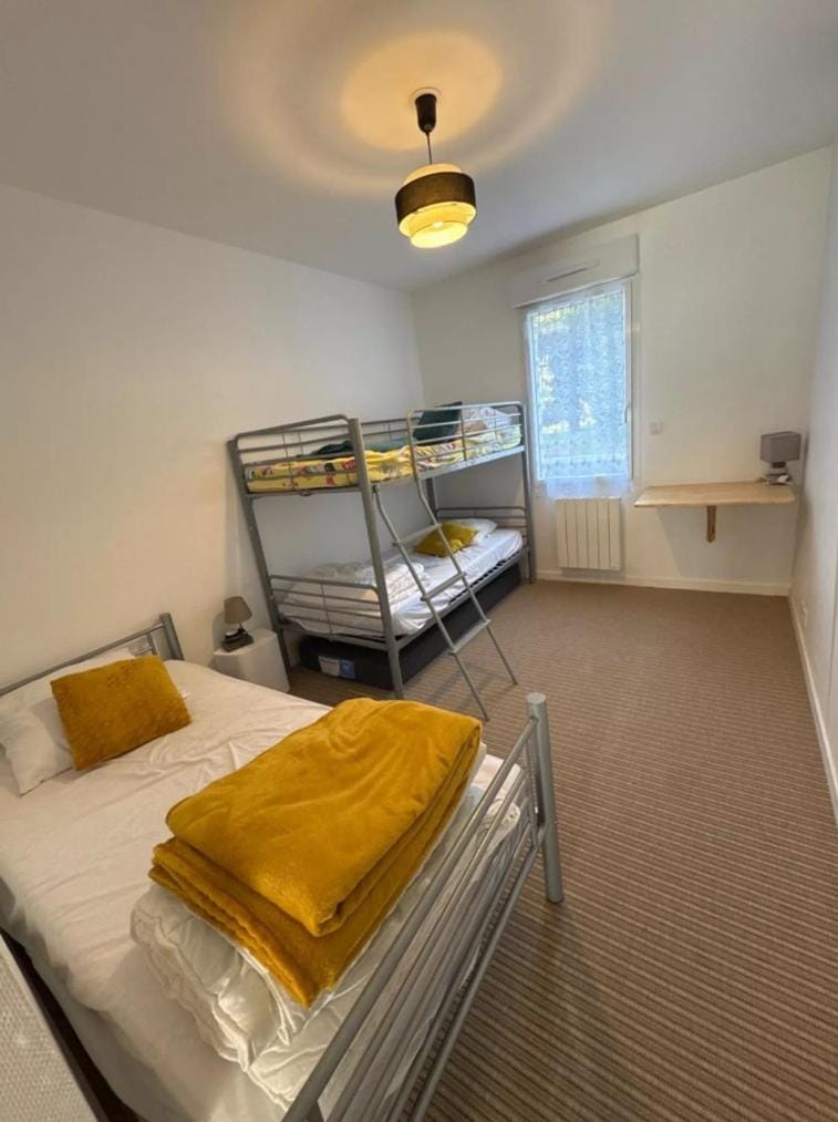 109 - Appartement T3 lumineux à quelques mètres de la plage de Sables-D'or-Les-Pins. Apartment in Brittany