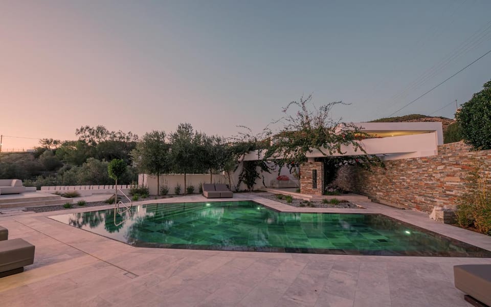 Property building, Day, Pool view, Swimming pool