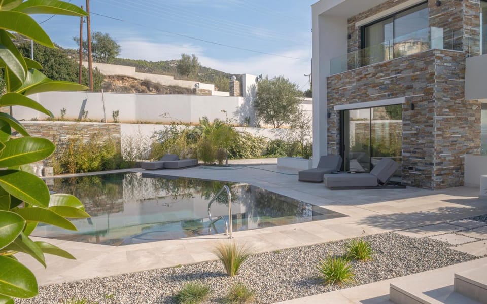 Property building, Day, Pool view, Swimming pool