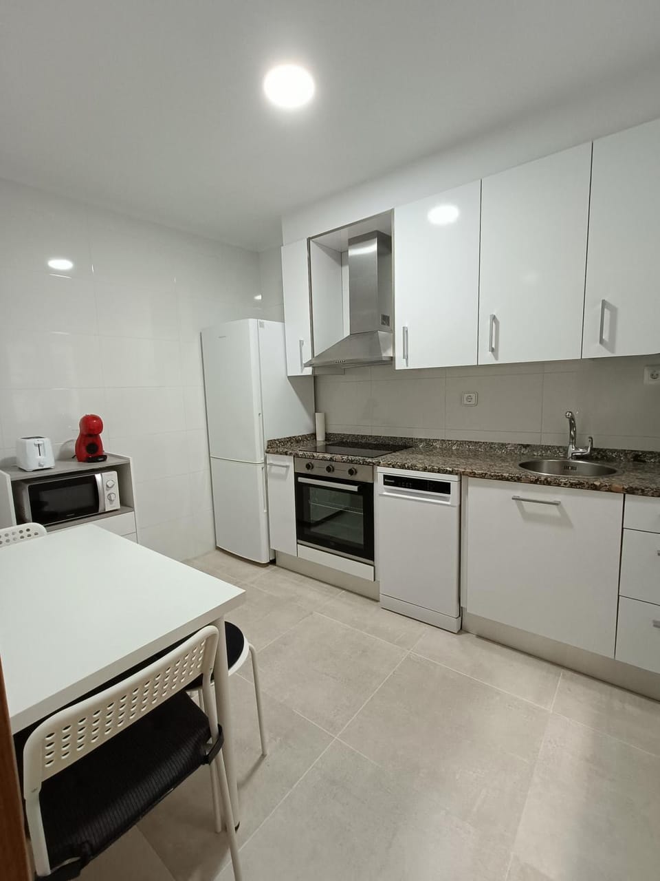 Kitchen or kitchenette, Dining area, dishwasher, minibar, pet friendly, stove