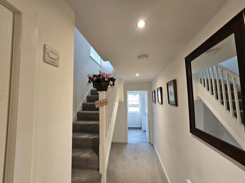 Ipswich - 3 Beds - Sleeps 6 - Private Garden House in Ipswich