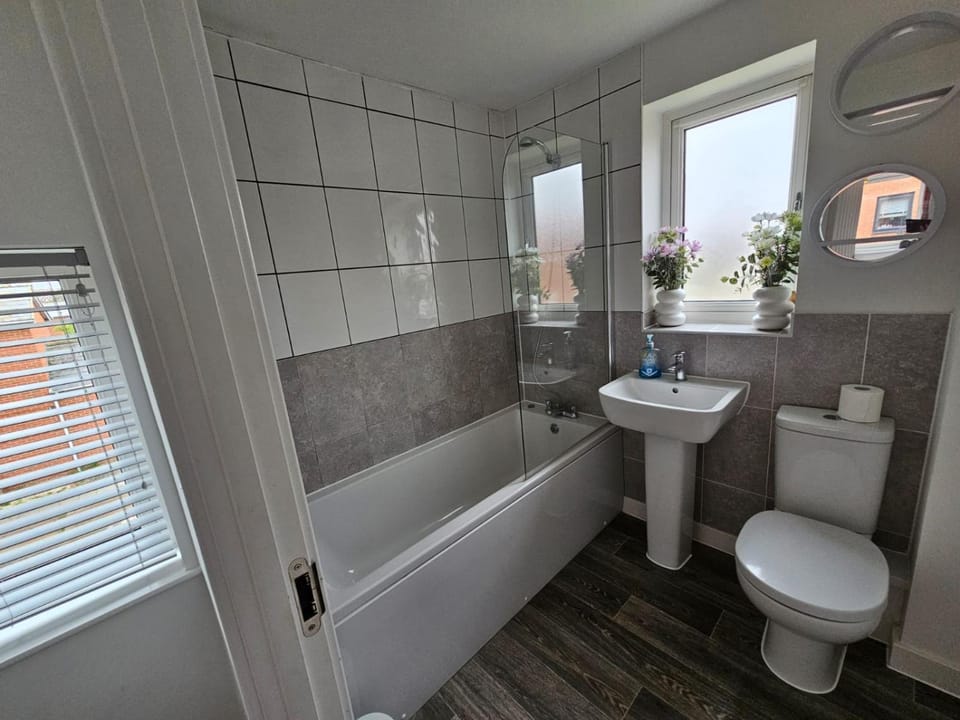 Ipswich - 3 Beds - Sleeps 6 - Private Garden House in Ipswich