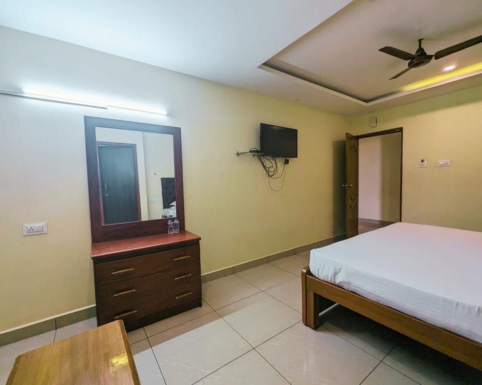 TV and multimedia, Photo of the whole room, Bedroom
