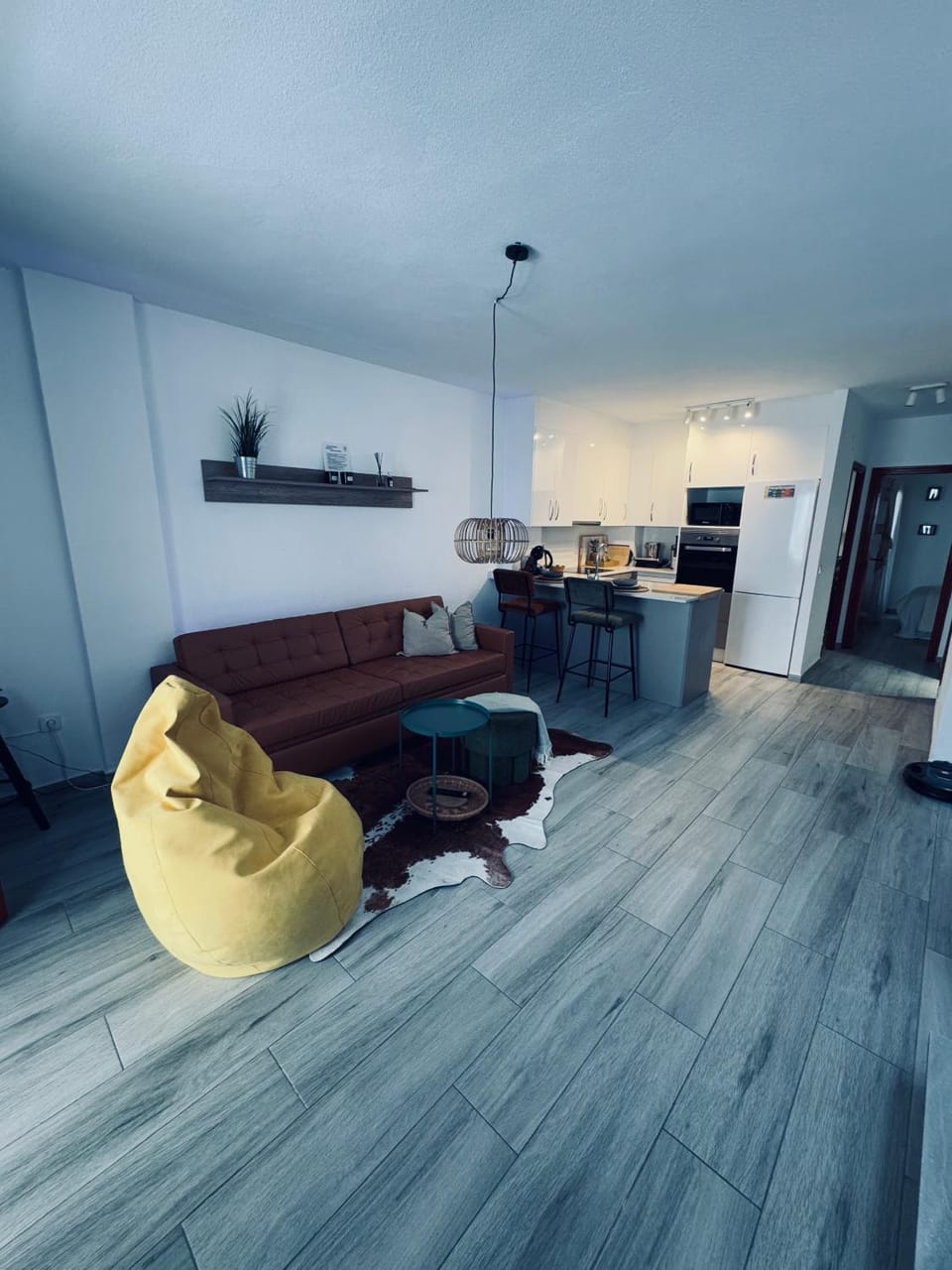 TV and multimedia, Kitchen or kitchenette, Living room, Seating area
