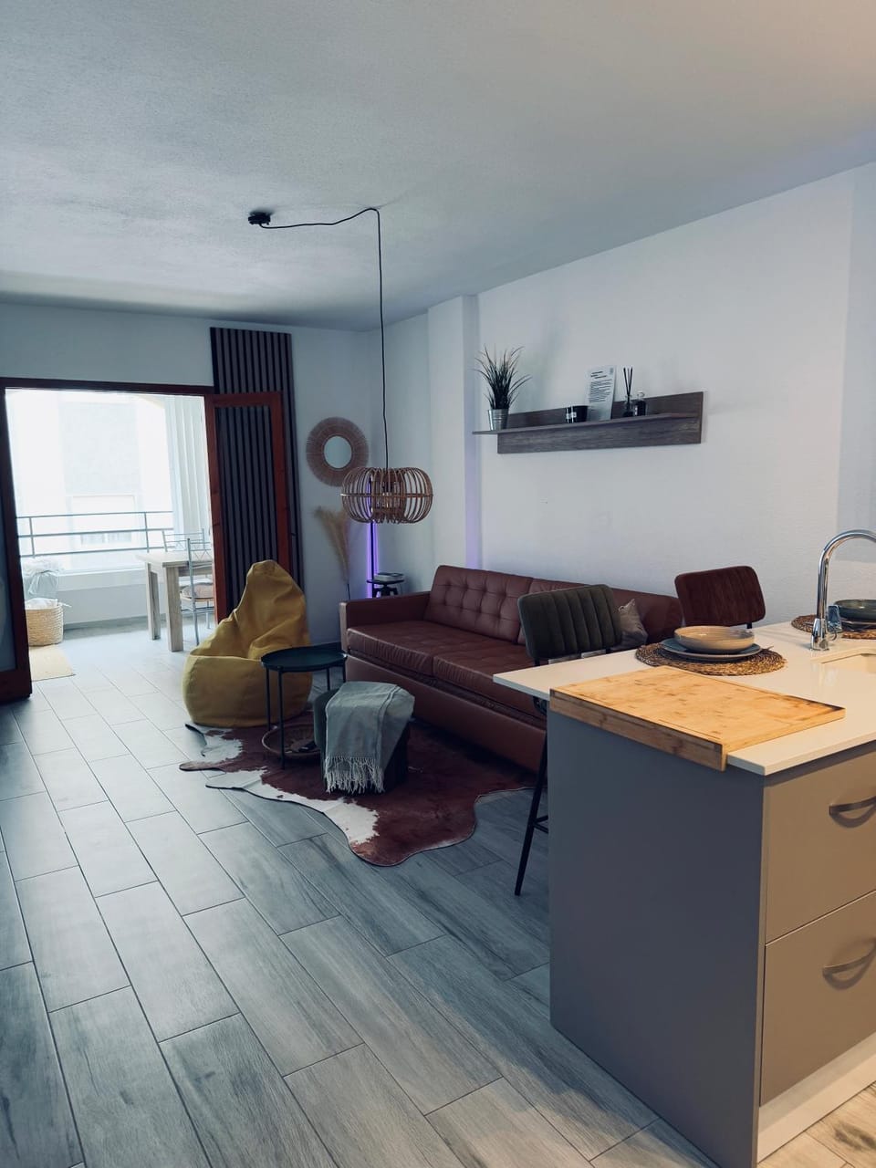 Kitchen or kitchenette, Living room, Seating area