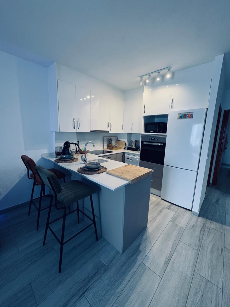 Kitchen or kitchenette, Dining area, dishwasher, stove