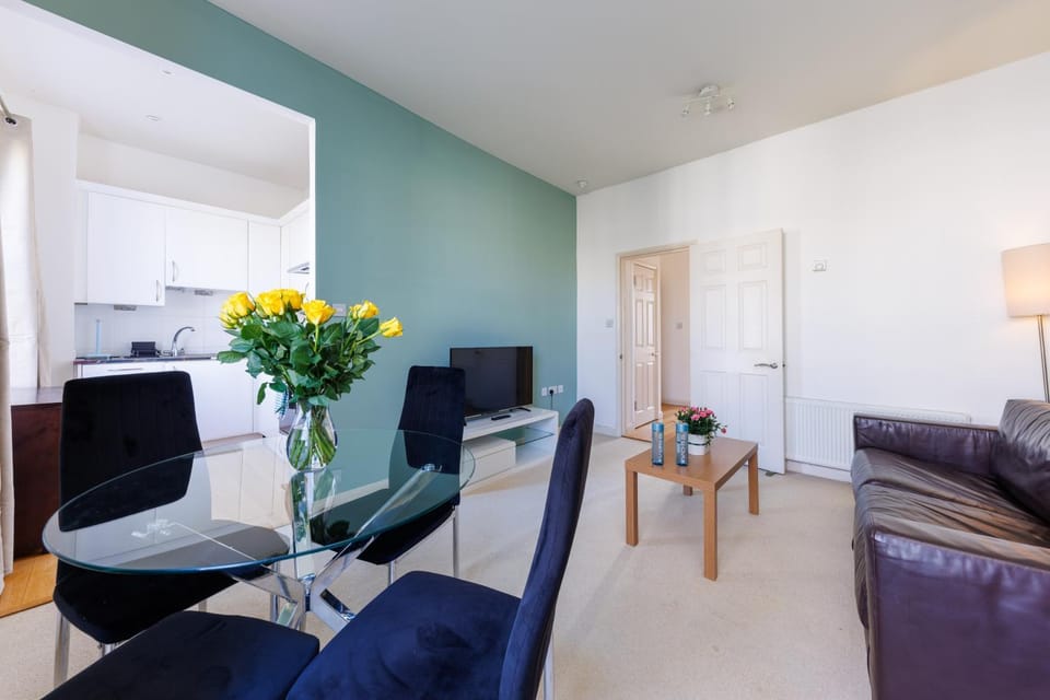 Living room, Seating area, Dining area, Evening entertainment