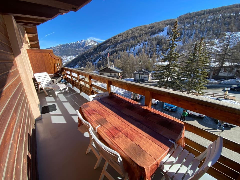 Appartement centre Vars les Claux 150 m des pistes Apartment in Piedmont