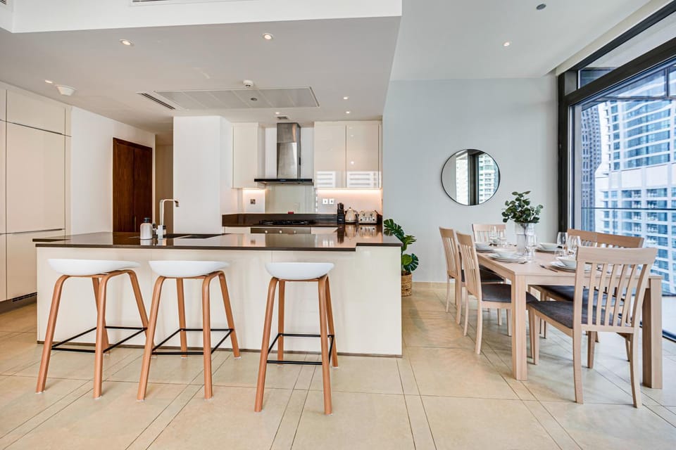 Kitchen or kitchenette, Seating area, Dining area