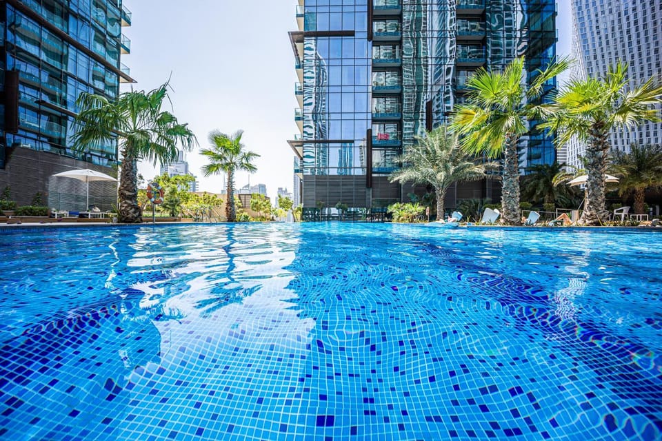 Day, Swimming pool