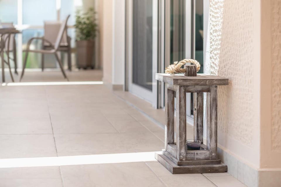 View (from property/room), Balcony/Terrace, Decorative detail