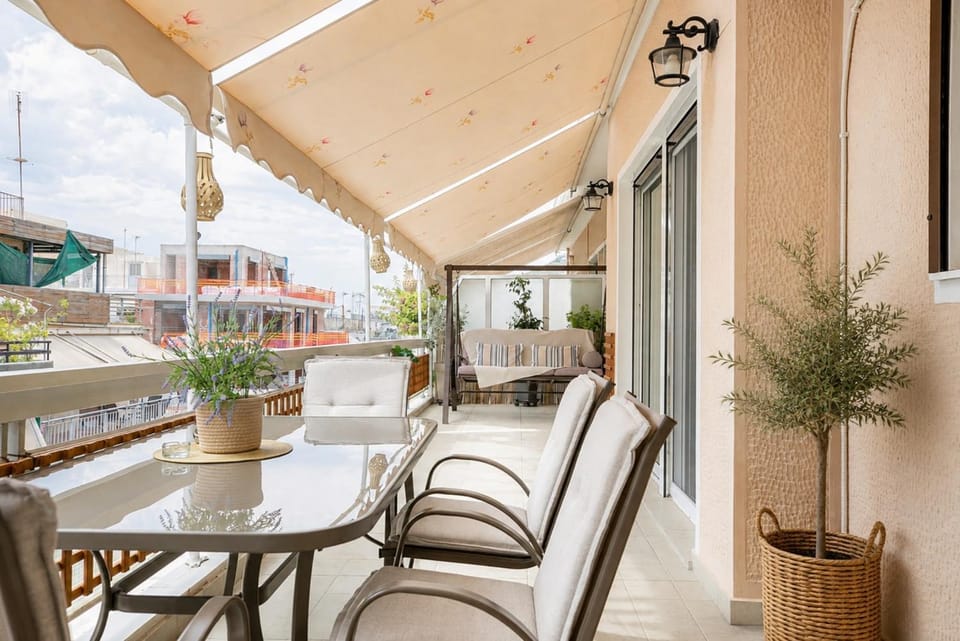 Day, View (from property/room), Balcony/Terrace, Living room, Seating area, Dining area