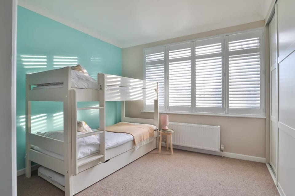 Bedroom, bunk bed
