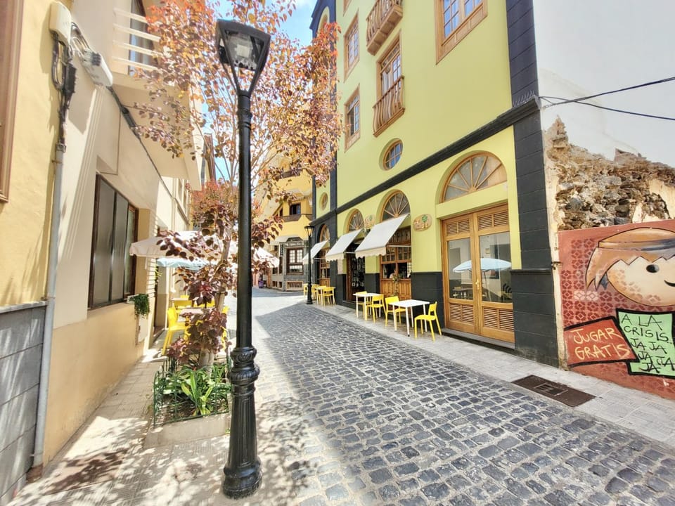Property building, Neighbourhood, Location