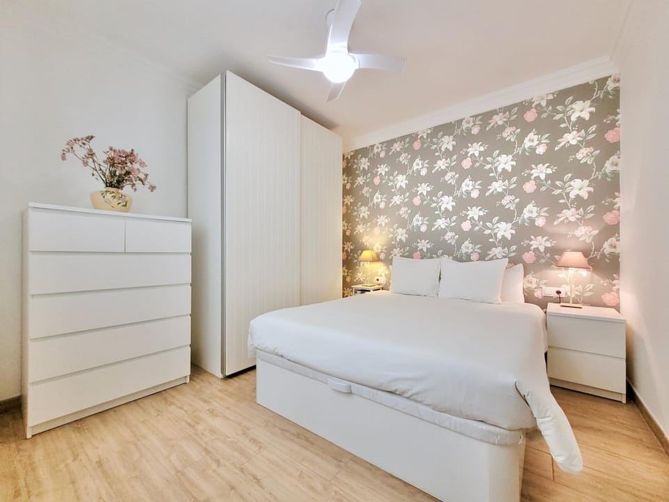 Bed, Bedroom, fireplace, wardrobe