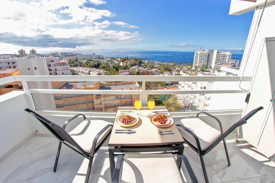 Property building, Patio, Natural landscape, View (from property/room), Balcony/Terrace, City view, Sea view