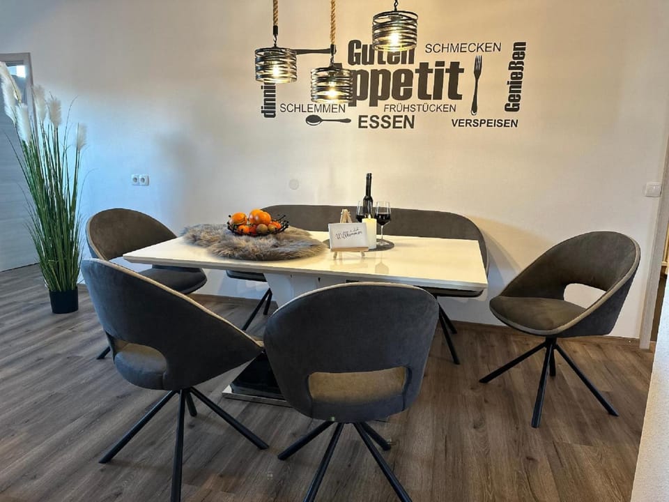 Seating area, Dining area