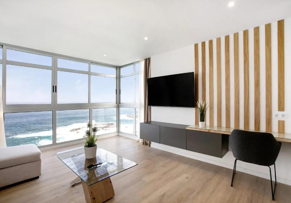 Natural landscape, TV and multimedia, Living room, Seating area, Sea view