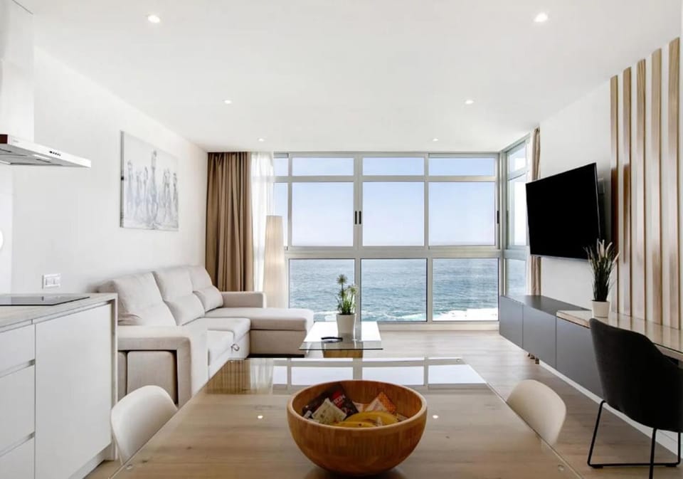 Natural landscape, TV and multimedia, Living room, Seating area, Sea view