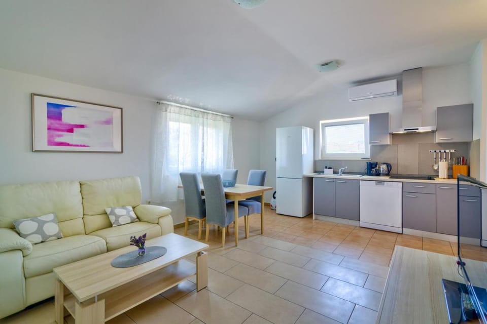 MT SUN 115 App 2 by Aneo Travel Apartment in Primorje-Gorski Kotar County