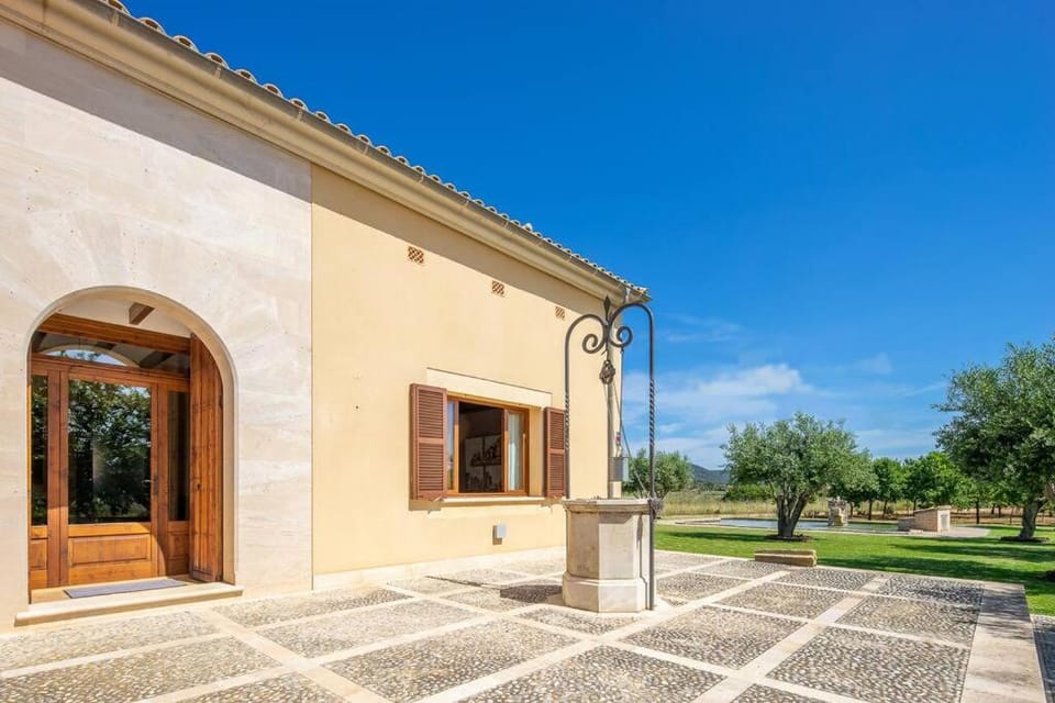 Property building, Day