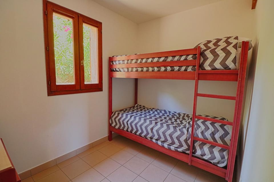 Bedroom, bunk bed