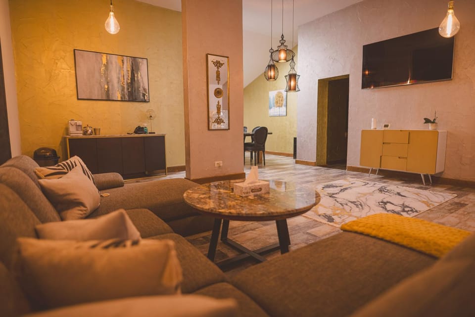 Communal lounge/ TV room, Living room, Seating area, Evening entertainment