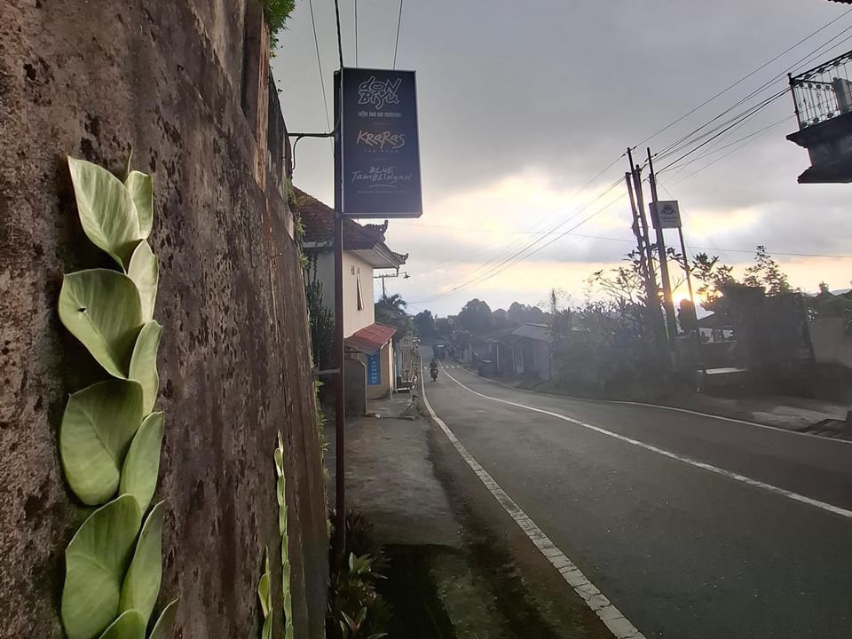 Kraras Munduk The Room & DonBiyu Rooftop Rendezvous Restaurant Inn in Bali