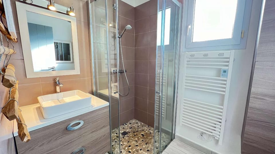 Shower, Bathroom, towels