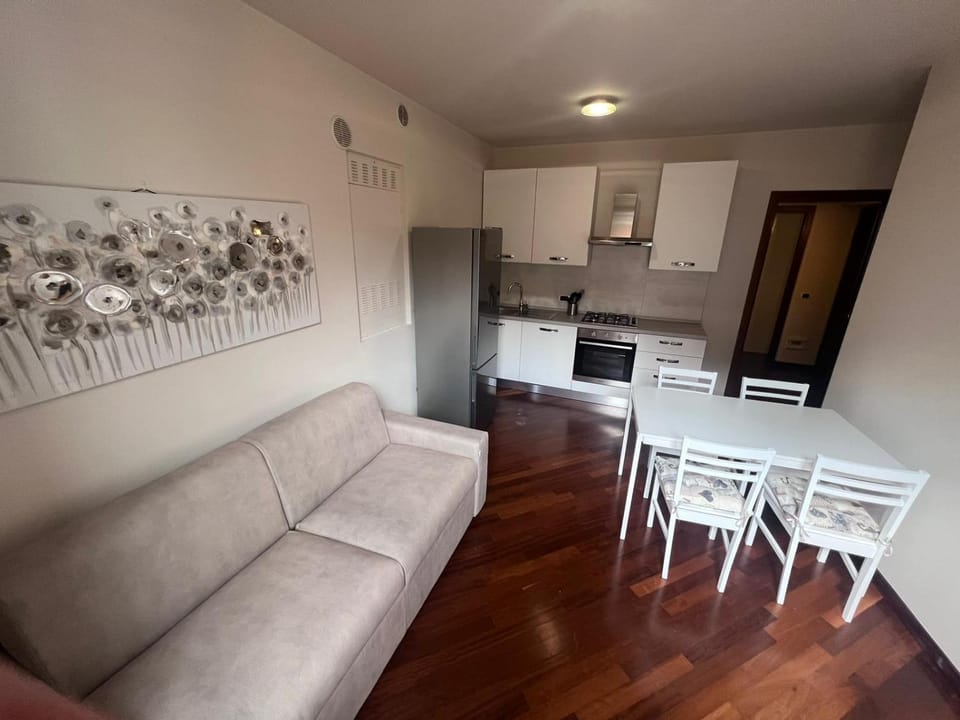 Kitchen or kitchenette, Living room, Seating area, Dining area, pet friendly, stove