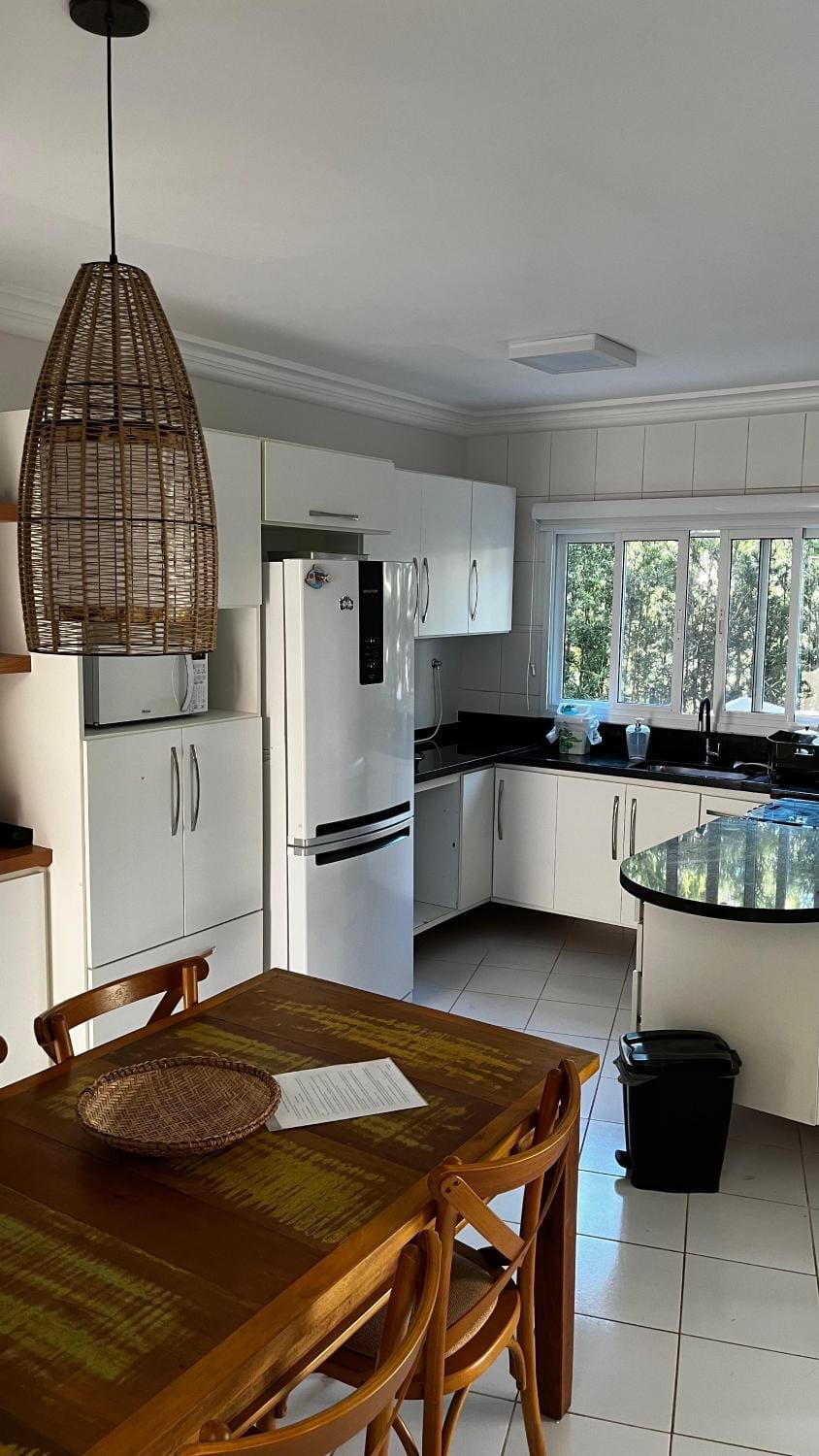Casa em Riviera de São Lourenço Prática e Confortável, Reformada e Equipada! House in Bertioga