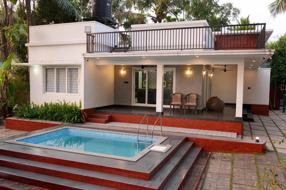 Property building, Day, Pool view, Swimming pool
