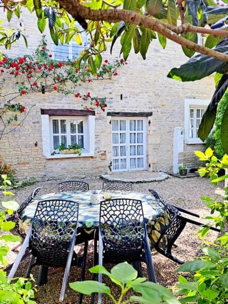 Property building, BBQ facilities, Inner courtyard view