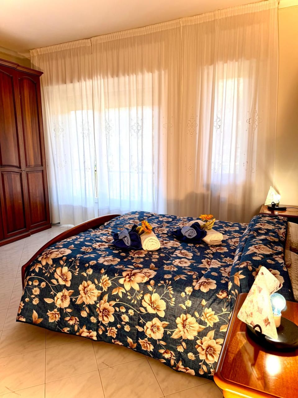 Bedroom, towels
