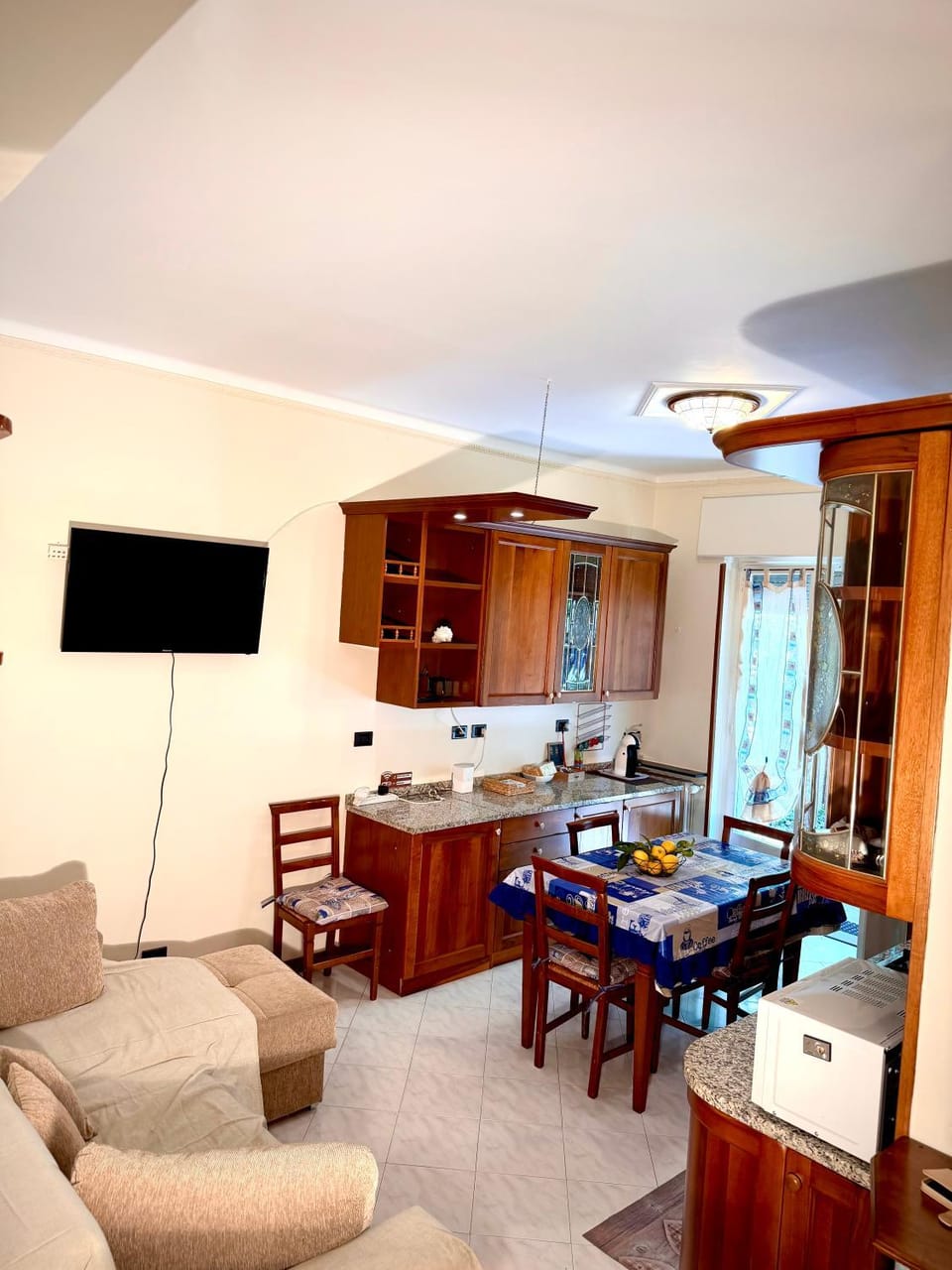 TV and multimedia, Living room, Seating area, Dining area, Evening entertainment