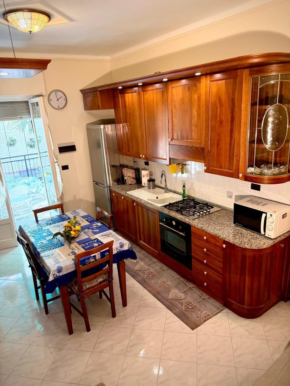 Kitchen or kitchenette, dishwasher, oven