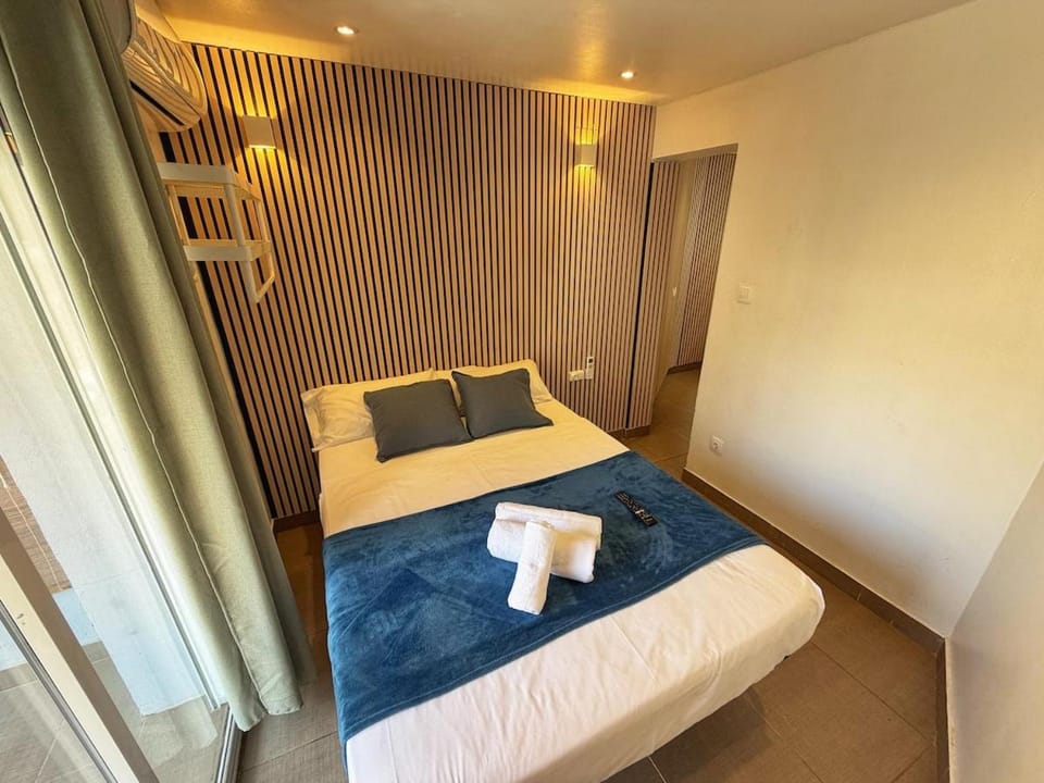 Suites nuevas con baño privado frente al metro st MWC Barcelona-FIRA Apartment in L'Hospitalet de Llobregat