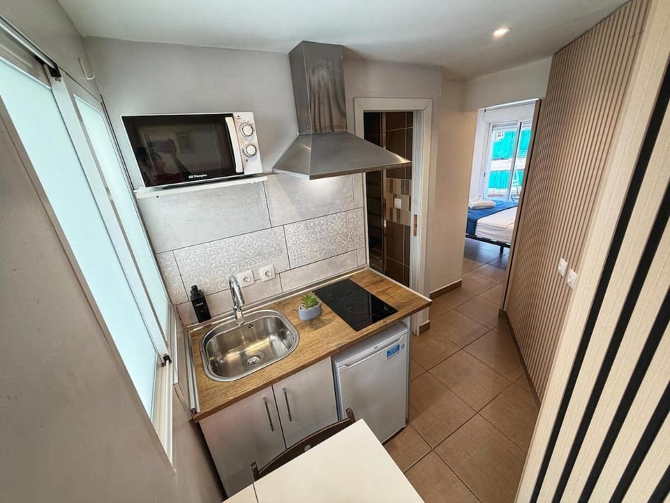 Suites nuevas con baño privado frente al metro st MWC Barcelona-FIRA Apartment in L'Hospitalet de Llobregat