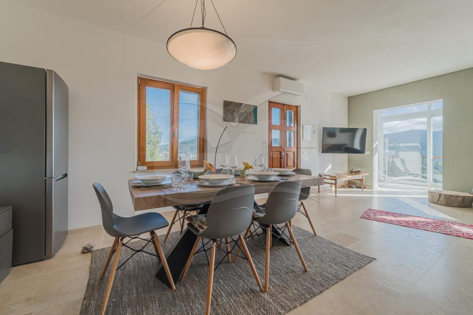 TV and multimedia, Dining area