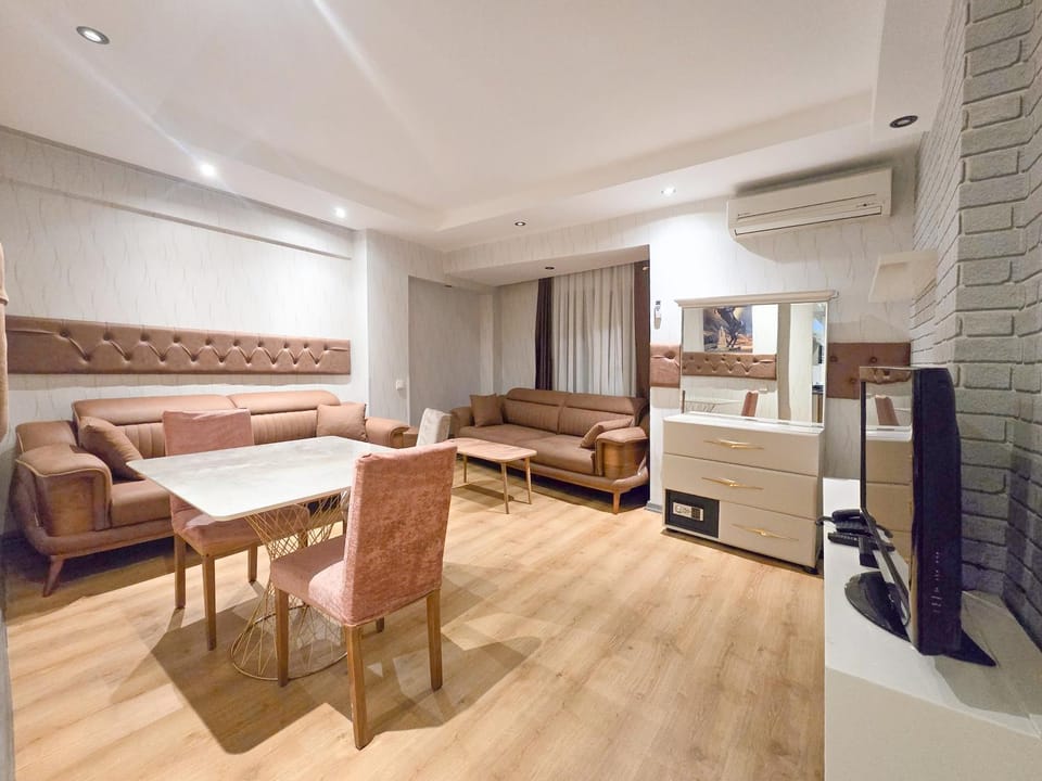 TV and multimedia, Seating area, Dining area, air conditioner