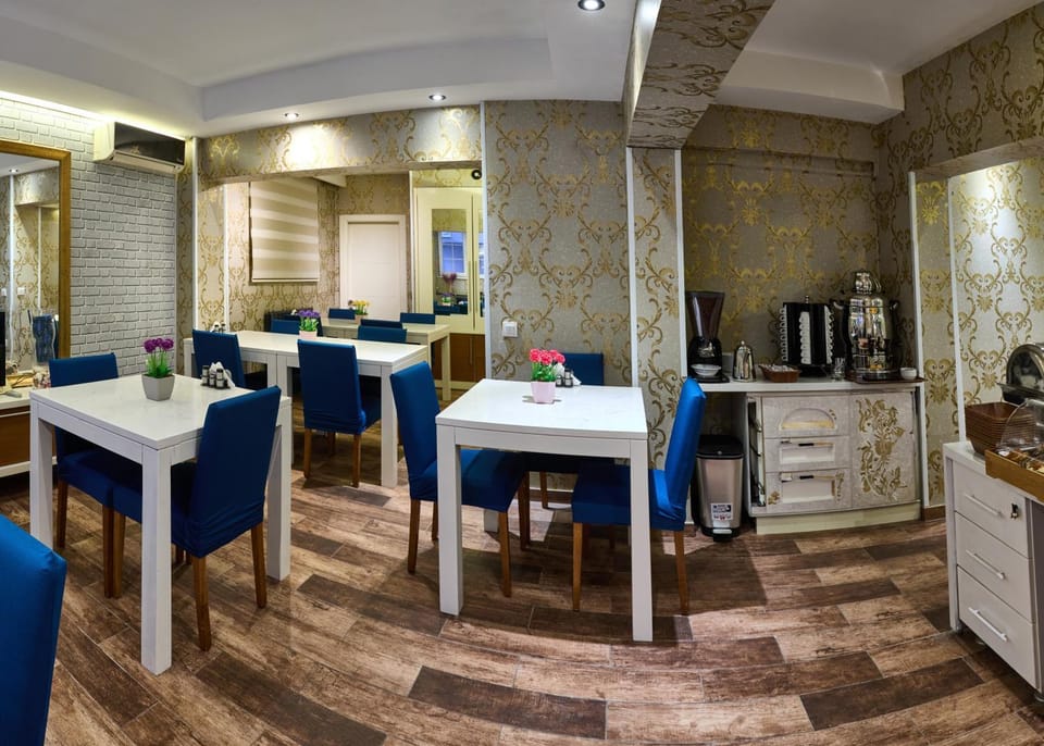 Communal lounge/ TV room, Breakfast