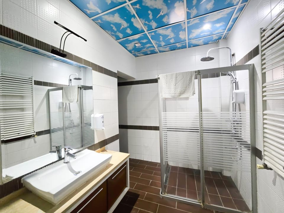 Shower, Bathroom, towels