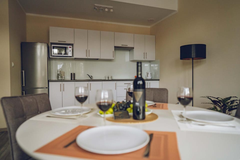 Kitchen or kitchenette, Food and drinks