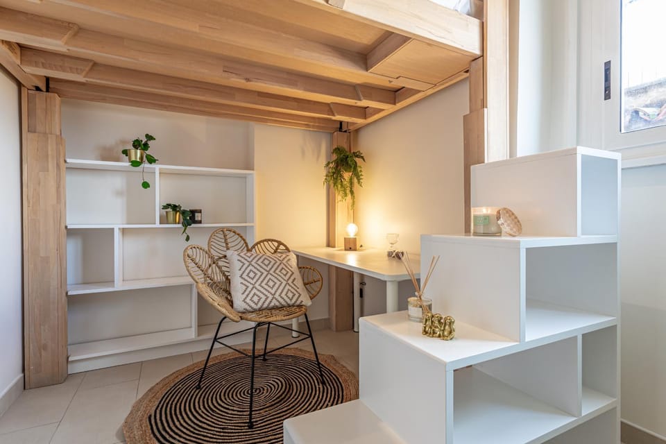 Seating area, Bedroom