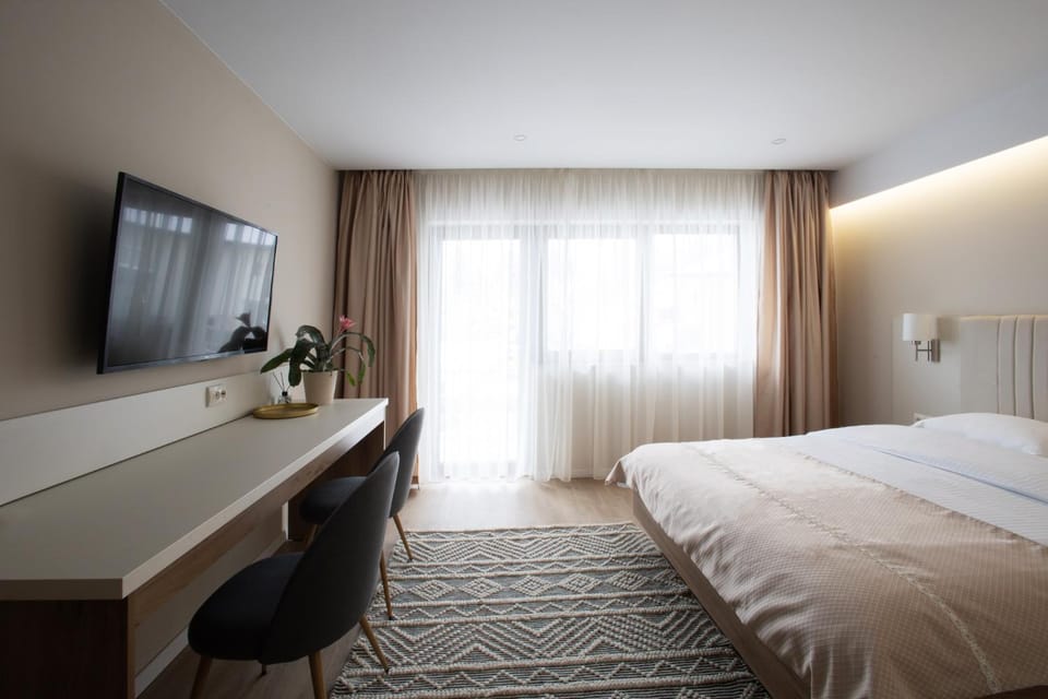 Bed, TV and multimedia, Photo of the whole room
