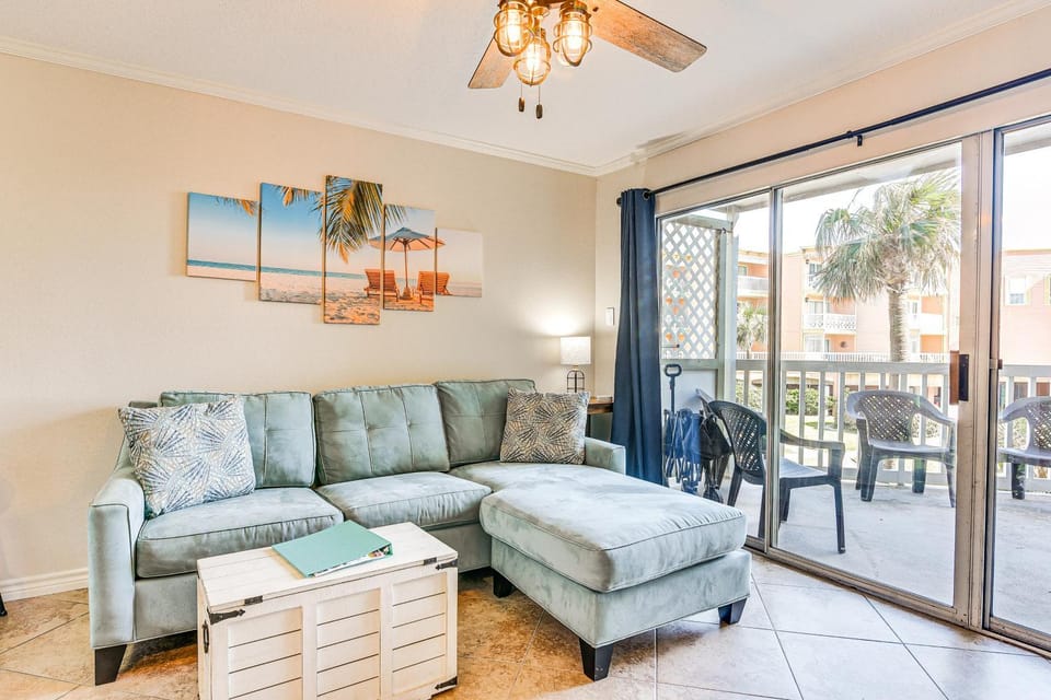 Steps to Pool & Beach! Galveston Family Condo House in Galveston Island